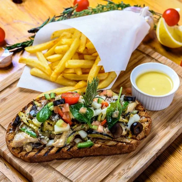 DSC_0801-Toast-with-vegetables-and-Fries-wajed-ramadan-Food-Photographer-Filmmaker-WAJDRAM-585x585